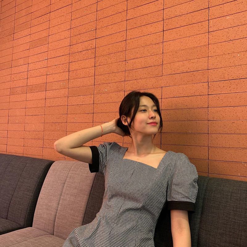 Group AOA member Seolhyun boasted a pure beauty.Seolhyun posted a photo on his Instagram on May 28.Inside the picture was a picture of Seolhyun in a checkered dress, who smiles at the camera.Seolhyuns disappearing small face size and slender body without a slightness catch the eye.delay stock