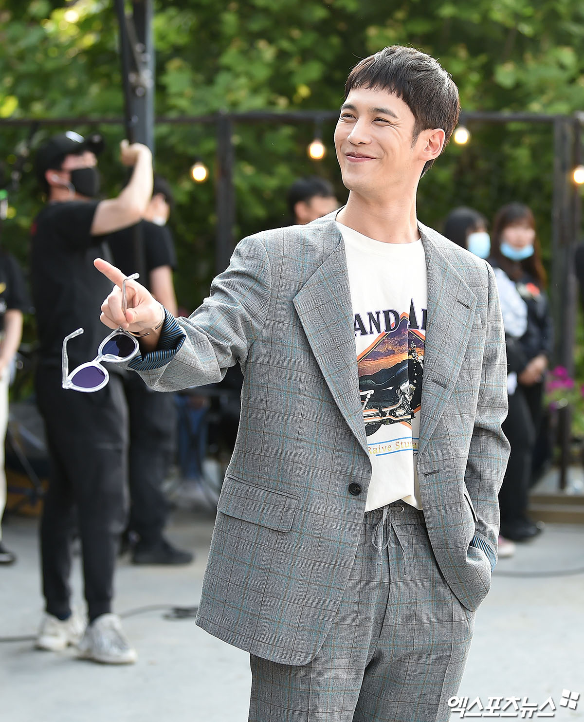 Actor Park Ki-woong, who attended the filming of MBCs tree drama Dae Intern (production studio HIM) held at a Cafe in Seongsu-dong 2 in Seoul on the afternoon of the 28th, is working on rehearsal.