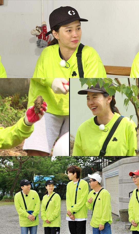 Actor Song Ji-hyo makes unconventional remarks to capture SightOn SBS Running Man, which is broadcasted on the 31st, the story of the so-called Character Rich Song Ji-hyo, which was newly reborn as Dam Ji Hyo and Active Ji Hyo will be released.Recently, the recording of the show featured Jeon So-min, who returned from a break, and was conducting the opening talk, followed by Yoo Jae-Suks question about what he wants to be when he is born again.So Song Ji-hyo replied stone without hesitation and laughed.Members were deeply sympathetic to the remarks of stone, which is usually a consular and a wall with the world, and Lee Kwang-soo raised the parallel theory of Song Ji-hyo and stone, saying, It is still a stone life.In the following race, the character of Doljihyo shined.The members looked at the stone and said, Song Ji-hyo! And Song Ji-hyo made everyone laugh with his unique four-year-old Leave me alone!On the other hand, Jeon So-min said that he wanted to be reborn, and the members who heard the reason for the bloody reason were caught up in fear and could not shut up, which can be confirmed through broadcasting.Song Ji-hyos NEW Character Dol Ji-hyo will be released at Running Man, which will be broadcasted at 5 pm on the 31st.