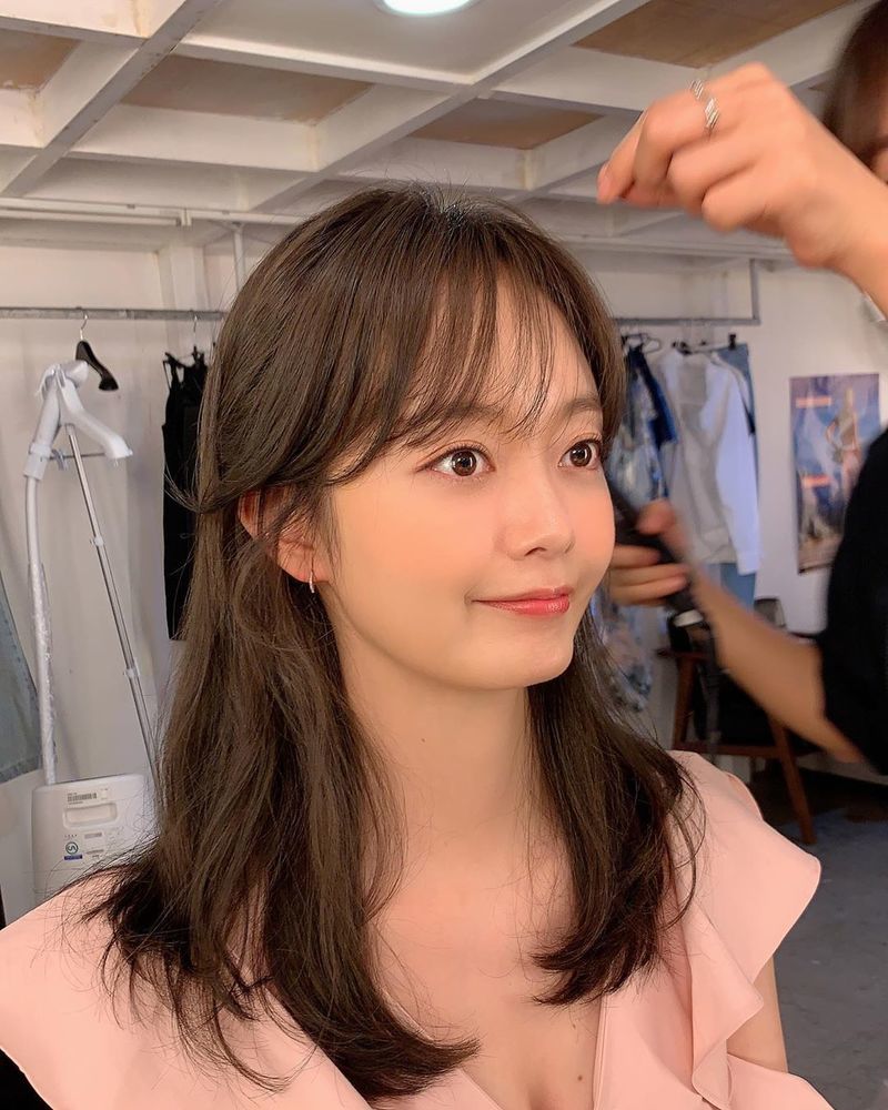 Actor Jeon So-min boasted of her Beautiful looks, which became more innocent.Jeon So-min posted a photo on her instagram on May 30.The photo shows Jeon So-min in pink costume, who is smiling brightly, and Jeon So-mins white-oak skin and distinctive features make her look more beautiful.The fans who responded to the photos responded such as It is so beautiful, It looks like a princess and It is beautiful.delay stock