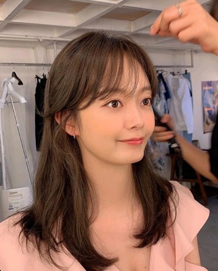 Actor Jeon So-mins healthier current status has been revealed.On Thursday, Jeon So-min posted a photo on her Instagram page.The photo shows Jeon So-min making up and Smile.Jeon So-min, who had suspended his activities due to health problems, will announce his return to SBS Running Man on the 31st.Photo = Jeon So-min Instagram