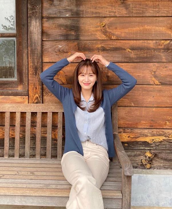 Actress Kim Jae-kyung from Girl Group Rainbow boasted a lovely charm.On the afternoon of the 31st, Kim Jae-kyung posted three photos on his SNS with an article entitled The headlines are being filmed in the movie The liver area.Kim Jae-kyung in the public photo poses on the bench, with a lovely charm in him who is building a bright Smile.Meanwhile, Kim Jae-kyung appeared on SBS Drama I Love You in the First Sight which ended last June.
