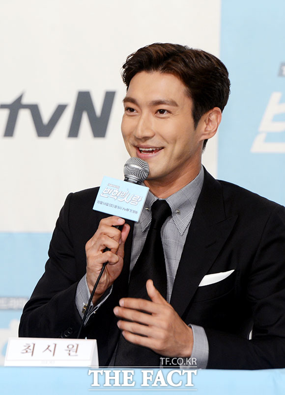 Super Junior Choi Siwon has called attention to fundraising a donation that impersonated him.Choi Siwon said on his SNS on the 1st, There is a fact that I have to tell you before the festival of yesterday is over. He received a report that he had an account to fundraise donations by impersonating me.I hope you take care, he wrote.We are sponsoring only official sites or legal foundations, and nonprofit organizations within the boundaries of the law.I also do not ask for a 1:1 chat with my personal account in connection with the donation, he said again. Be careful! Super Junior, which Choi Siwon belongs to earlier, broadcast Beyond the SUPER SHOW (Beyond the WWE Super Show-Down) live on Naver V LIVE at 3 pm the previous day.Super Juniors powerful performance has been combined with various advanced technologies to make it more spectacular.As a result, 123,000 people around the world watched Beyond the SUPER SHOW and the total number of V apps reached 2.85 billion.