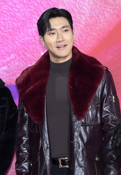 Member and actor Choi Siwon of the group Super Junior called for impersonation attention.Choi Siwon said on his SNS on the 1st, I received a report that there is an account that funds donations by impersonating me.I hope you will be careful. We are sponsoring only official sites, legal foundations, and nonprofit organizations within the boundaries of the law.I do not ask for a 1:1 chat with my personal account regarding donations. The photo released shows a netizen sending a DM (direct message) asking for donation funding with a photo of Choi Siwon as a profile.Choi Siwon recently appeared on the Ranson Concert Super Junior Beyond Live and communicated with fans.MBC Cinematic Drama SF8 - Augmented Bean Pods is about to appear as the next work.