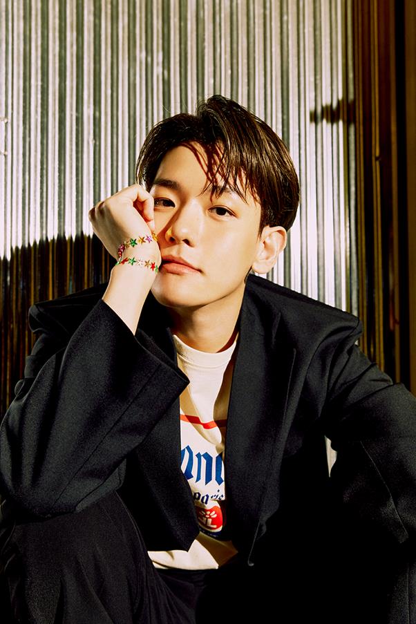 EXO Baekhyun topped the weekly record charts with his new album Delight.The second Mini album Delight, released on the 25th of last month, recorded 704,527 copies in the first week (first) of its release on the Hanter chart, proving the power of the Baekhyuns overflow wall, as well as topping the charts of various music charts.In addition, this album became the number one spot in 69 regions around the world on the iTunes top album chart, and ranked first in the charts of China QQ Music, Cougu Music and Couture Music digital albums. In QQ Music, it became the first Korean singer album Double Platinum and Triple Platinum.This album includes the title song Candy, R U Ridin? (A U Riding?)7 R&B genres in various atmospheres such as Bungee (Bungee), Underwater (Underwater), Poppin (Poppin), Ghost (Ghost), Love Again (Love Again), etc. are included, so you can meet Baekhyuns trendy musical sensibility.