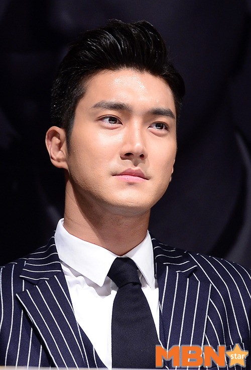 Super Junior Choi Siwon is horned on the impersonation account.Choi said on his instagram on the 1st, I have a fact to tell you before the festival of Yesterday, and I received a report that there is an account that raises donations by impersonating me.Please be careful, he said.We are sponsoring only official sites, legal foundations, and nonprofit organizations within the boundaries of the law.I also do not ask for a one-on-one chat with my personal account in connection with the donation. In the photos released together, a person who impersonates Choi Siwon is asking for donations through SNS messages.I have a message to inform you before Yesterdays festival. Ive been informed that I have an account to raise donations. Please be careful.I sponsor only the official site, or the legal foundation, or the nonprofit within the boundaries of the law; and I also do not request a 1:1 chat from my personal account regarding the donation.