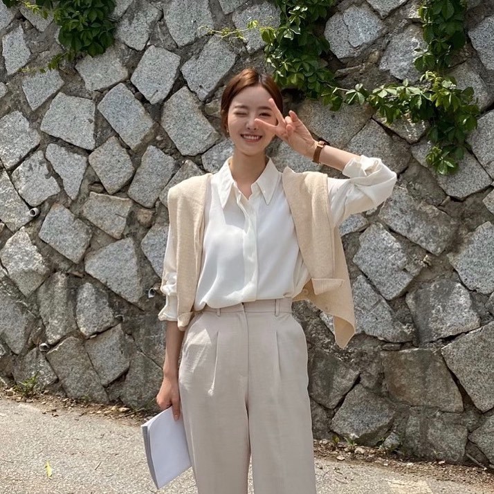 Actor Jin Se-yeon reveals recent statusJin Se-yeon posted four photos on his instagram on June 1, along with an article entitled Good weather, good sunshine, and a day of seeing Again.In the open photo, Jin Se-yeon is showing off her innocent beauty. Jin Se-yeons bright atmosphere catches her eye.The netizens who watched the photo responded It is so beautiful and I am watching the drama well.On the other hand, Jin Se-yeon is in the midst of playing the role of Jung Ha-eun and Jeong Sa-bin in KBS2 Wolhwa Drama Bone Again (director Jin Hyung-wook, Lee Hyun-seok/playplayplayed Jeong Su-mi).Park Eun-hae