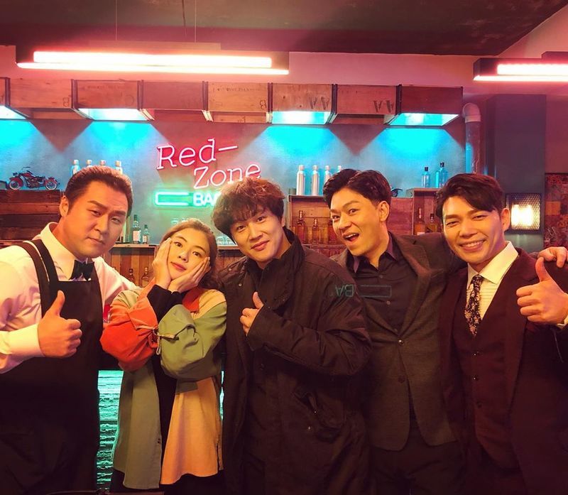 Team Bulldog: Off-duty Investment team bulldog unitesActor Lee Sun-bin posted a picture of Actor Cha Ta Tae-hyeun, Jung Sang-hoon, Yoon Kyung-ho and Ji Seung-hyun on the personal SNS on May 31st, appearing in the OCN Dramatic Cinema Team Bulldog: Off-duty Investment.The five actors in the photo reveal another youthful charm from the character in the play.Lee Sun-bin, along with the photo, will air four episodes of OCNTeam Bulldog: Off-duty Investment at 10:50 p.m.Ill see you later, he added, encouraging the shooter.Park Su-in