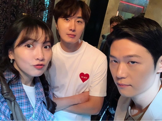 Singer and Actor Kang Jiyoung showed off Jung Il-woo, Hak-ju Lee and Sun Nam Sun-young visuals.Kang Jiyoung posted a picture on his instagram on the 1st, along with an article entitled Ajin Jin Sung Tae Wan # Night Men and Women.In the photo, there is Kang Jiyoung, who is cute with his lips, Jung Il-woo, who is showing off his warm beauty with his arms crossed, and Hak-ju Lee, who sends sharp eyes.The netizens who responded to this responded that I like three people so much, I finally want to be today and I am expecting a man and a woman tonight.Meanwhile, Kang Jiyoung, Jung Il-woo, and Hak-ju Lee are appearing in the JTBC drama Nightly Men and Women.