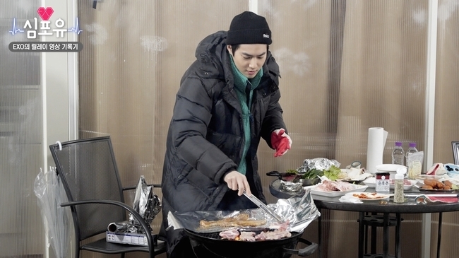 EXO Suho, Chanyeol and Sehun will start a genuine talk show with a barbecue party.In last weeks EXO video recorder: Symposium - Suho, all 91 game confrontation SuhoLands were released during the Camping trip where Suho, Chanyeol and Sehun left together.This week, the last story of SuhoLand will be released. Suho started a barbecue party with Sehun and Chanyeol, the flower of Camping.The three made unforgettable memories from the sultry situational drama of the brothers Sehun + Chanyeol to the full-scale meat Goobang(?).After completing the outdoor barbecue, the members came indoors and made a story flower.Suho thanked the two members for releasing the behind-the-scenes story of Sehun & Chanyeol - which was featured in a surprise feature at the EXO concert last year.Suho then turned into a talk show MC (?) and continued to talk about friendship, raising questions about what stories will be released.Also followed by a surprise phone connection with EXO members; Suho made a surprise call to the EXO member who was not with Camping.However, when the member did not answer the phone, he was embarrassed and laughed.Sehun expressed confidence that he would get it if I do it. He tried to connect the call, and the two people are expecting that the phone call would have succeeded.Suho, meanwhile, finished the trip to SuhoLand and prepared a surprise gift for Chanyeol and Sehun.In particular, he also released a hand letter written with a heart of gratitude. The identity of Suhos surprise gift and the contents of the letter that impressed the two members can be confirmed through broadcasting.Park Su-in