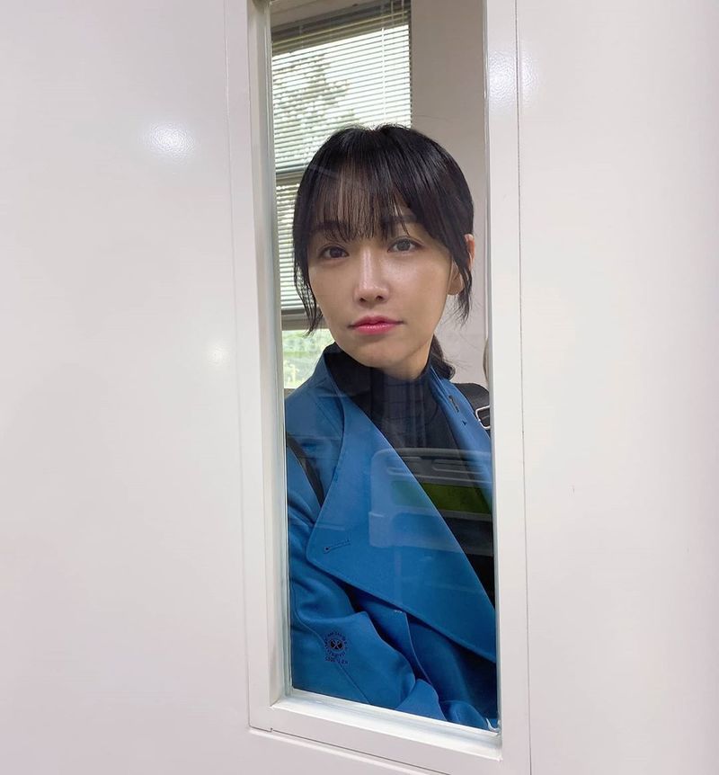 Lee Yu-ri, Beautiful looks are overtime during the ten days today Actor Lee Yu-ri showed off his beautiful looks during the shoot.Lee Yu-ri posted several photos on his personal Instagram on June 1, along with an article entitled July 1, Lee Yu-ris Lie Singer.In the photo, Yuli looks at the camera with a cute smile while making a blank expression while looking somewhere.park jung-min