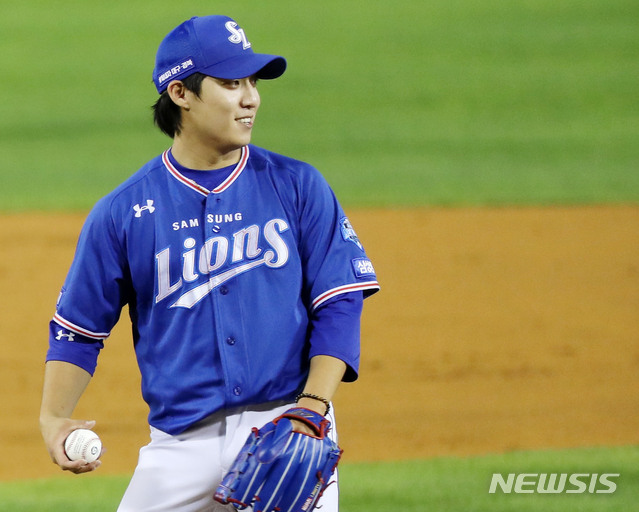 Won Tae-in was the winner of the 2020 Shinhan Bank KBO League in Jamsil Stadium on the 2nd, starting the Kyonggi away with LG, and scoring five hits in seven innings and three strikeouts.Won Tae-in achieved his third win of the season (1 loss), and his ERA was lowered to 2.45.LG Cole Hamels was Rookie Lee Min-ho (19), who reported his first win of his career after winning a decision on Won Tae-in on the 21st of last month.Won Tae-in, who pledged to win this time, showed a power pitching and won the victory.Won Tae-in completely blocked the LG line with The, change-up, slider and curve in the mid to late 140 km/h, especially the heavy The and the control.Won Tae-in looked rather weary shortly after Kyonggi.I met two new players this year and they all gave me their first victory, but I wanted to win as a senior who came to the pro one season first.I feel good because I have a good pitching. Won Tae-in explained the position that changed from last year.Won Tae-in said, I had a lot of hand-to-hand games last year, but now I have a good result because I have won the game with The rather than the change.This year, The is always throwing as the best and adjusting the completion with the change ball. Baekmi was Musa 1 and 2 in the bottom of the fourth inning; Won Tae-in struck out five in succession, throwing five in succession against LG foreign hitter Roberto Jordi Alba.After that, he handled all the subsequent hitters as a bumper and handed over Danger, who recalled that Won Tae-in was so hard after the fourth and did not know he would throw until the seventh.Im more of a leftover for the Danger, Ive played with Jordi Alba confidently, he said.The key to the pitch today was high The. I took the counter fight in favor with fastball, he explained.Won Tae-in said, I do not throw the fastest ball in baseball life, but it is the best now when I look at balls, location, etc.I know when I see the ball going in after the pitch and the swing of the opponent. I laughed that I no longer want to compete with my juniors.Lee Min-ho was shaken in the first inning, and he dragged her to the seventh, but she was a good pitching brother, and I was stimulated and threw up to seven innings and was able to pitch well.It is more burdensome to stick with juniors than the punch press. Won Tae-in has been a great pitch, said Samsung Lions Heo Sam-yeong.Taein threw it confidently, and defense and bench support seem to have made Taein stronger. Huh praised catcher Kang Min-hos lead as Kang Min-hos lead was the basis of Taeins scoreless pitching.