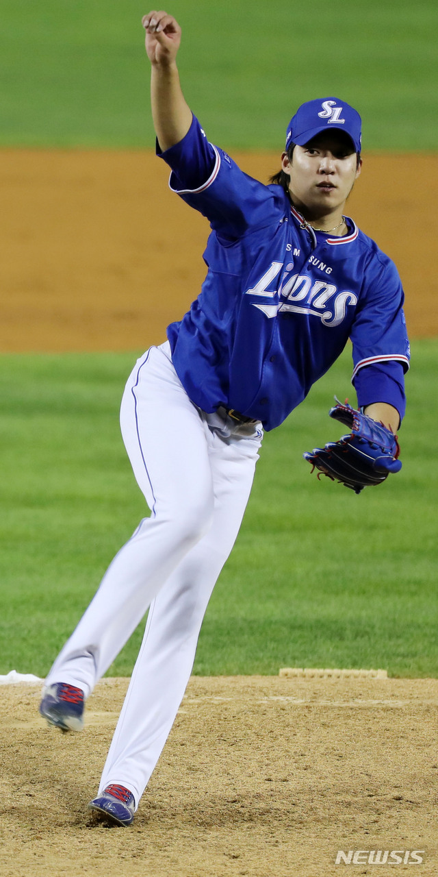 Won Tae-in was the winner of the 2020 Shinhan Bank KBO League in Jamsil Stadium on the 2nd, starting the Kyonggi away with LG, and scoring five hits in seven innings and three strikeouts.Won Tae-in achieved his third win of the season (1 loss), and his ERA was lowered to 2.45.LG Cole Hamels was Rookie Lee Min-ho (19), who reported his first win of his career after winning a decision on Won Tae-in on the 21st of last month.Won Tae-in, who pledged to win this time, showed a power pitching and won the victory.Won Tae-in completely blocked the LG line with The, change-up, slider and curve in the mid to late 140 km/h, especially the heavy The and the control.Won Tae-in looked rather weary shortly after Kyonggi.I met two new players this year and they all gave me their first victory, but I wanted to win as a senior who came to the pro one season first.I feel good because I have a good pitching. Won Tae-in explained the position that changed from last year.Won Tae-in said, I had a lot of hand-to-hand games last year, but now I have a good result because I have won the game with The rather than the change.This year, The is always throwing as the best and adjusting the completion with the change ball. Baekmi was Musa 1 and 2 in the bottom of the fourth inning; Won Tae-in struck out five in succession, throwing five in succession against LG foreign hitter Roberto Jordi Alba.After that, he handled all the subsequent hitters as a bumper and handed over Danger, who recalled that Won Tae-in was so hard after the fourth and did not know he would throw until the seventh.Im more of a leftover for the Danger, Ive played with Jordi Alba confidently, he said.The key to the pitch today was high The. I took the counter fight in favor with fastball, he explained.Won Tae-in said, I do not throw the fastest ball in baseball life, but it is the best now when I look at balls, location, etc.I know when I see the ball going in after the pitch and the swing of the opponent. I laughed that I no longer want to compete with my juniors.Lee Min-ho was shaken in the first inning, and he dragged her to the seventh, but she was a good pitching brother, and I was stimulated and threw up to seven innings and was able to pitch well.It is more burdensome to stick with juniors than the punch press. Won Tae-in has been a great pitch, said Samsung Lions Heo Sam-yeong.Taein threw it confidently, and defense and bench support seem to have made Taein stronger. Huh praised catcher Kang Min-hos lead as Kang Min-hos lead was the basis of Taeins scoreless pitching.