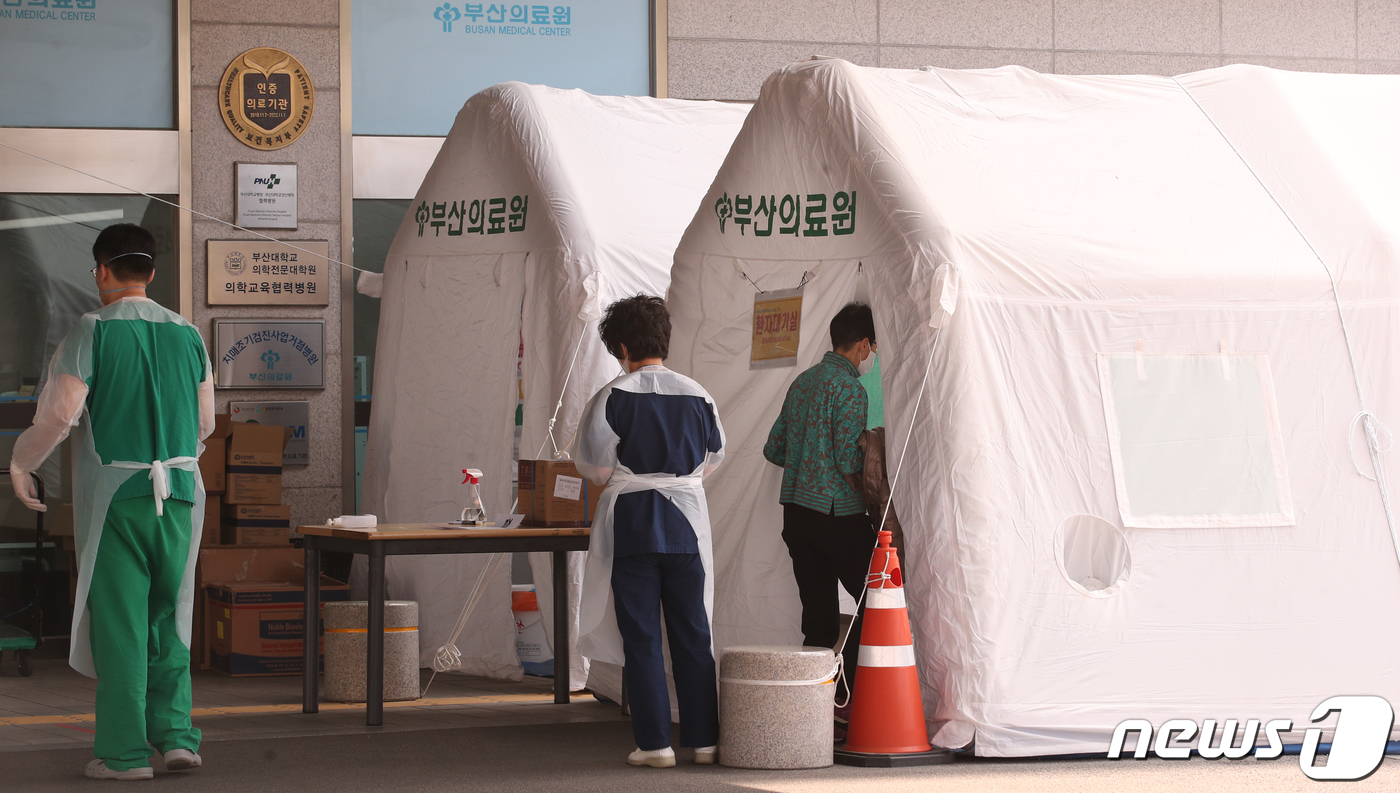 부산지역 고3 확진자 접촉 177명 모두 '음성'..자가격리 이탈 1명(종합) - 뉴스1