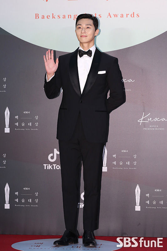 Actor Park Seo-joon attended the 56th Baeksang Arts Grand Prize red carpet event held in KINTEX, Goyang City, Gyeonggi Province on the afternoon of the 5th.
