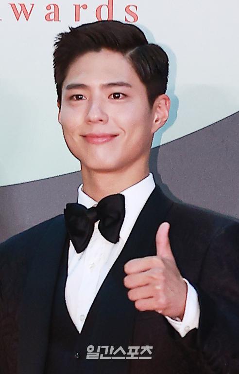 Actor Park Bo-gum attended the 56th Baeksang Arts Grand Prize awards red carpet event held at the Korea International Exhibition Center in Goyang City, Goyang City, Gyeonggi Province on the afternoon of the 5th.The 56th Baeksang Arts Awards will be held at the 7th Hall of the Korea International Exhibition Center in Gyonggi Province at 4:50 p.m. on June 5, and will be broadcast live on JTBC, JTBC2 and JTBC4./ 2020.06.05Park Bo-gum, Im happy to attend the best awards