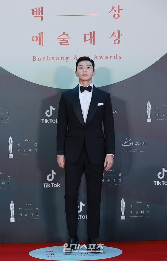 Actor Park Seo-joon attended the red carpet event of the 56th Baeksang Arts Awards ceremony held at the Korea International Exhibition Center in Goyanggi Province, Gyeonggi Province on the afternoon of the 5th.The 56th Baeksang Arts Awards, the only comprehensive art awards ceremony in Korea that includes TV, movies and plays, will be held at the 7th Hall of the Korea International Exhibition Center in Gyonggi Province at 4:50 pm on June 5 and will be broadcast live on JTBC, JTBC2 and JTBC4.Special reporting team / 2020.06.05Park Seo-joon, handsome today