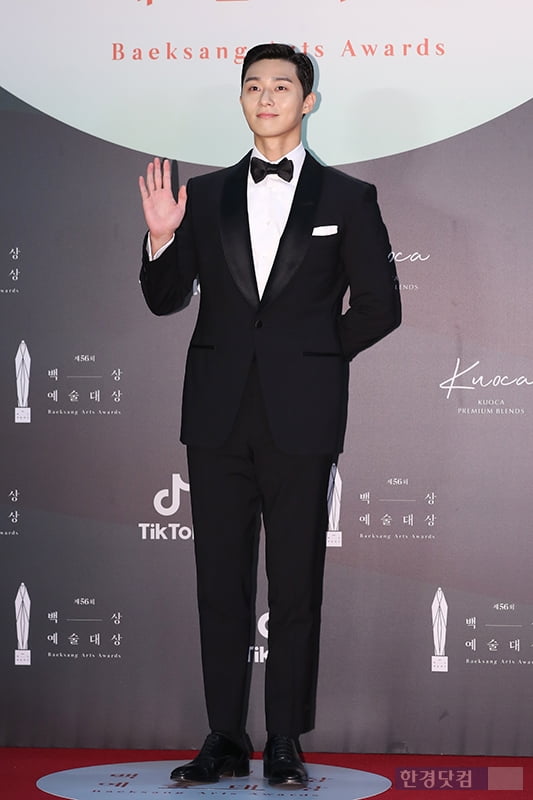 Actor Park Seo-joon attended the red carpet event of the 56th Baeksang Arts Awards ceremony held at KINTEX, Goyang-si, Gyeonggi Province on the afternoon of the 5th.