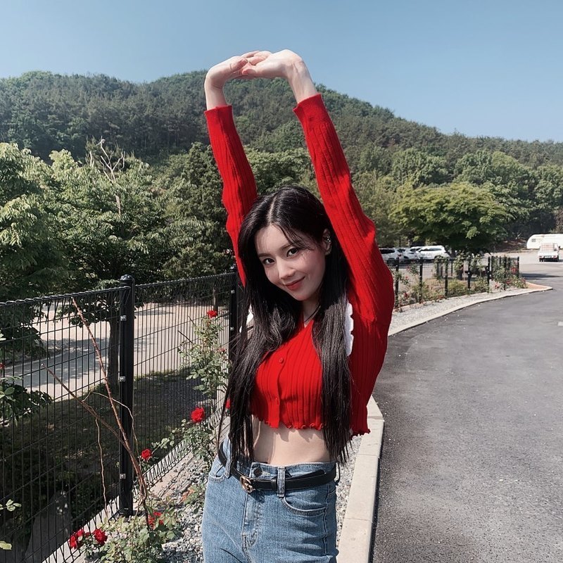 Group IZ*ONE Kwon Eun-bi has revealed its current status.On June 5, IZ*ONE official Instagram posted several photos of Kwon Eun-bi.In the open photo, Kwon Eun-bi is wearing RED costumes and emits alluring beautiful looks.Fans who watched the photo responded Its so beautiful, Eun-Bi and Ill look forward to a new album.On the other hand, the group IZ*ONE, which Kwon Eun-bi belongs to, will release its third mini album Oneiric Diary on June 15th.Park Eun-hae