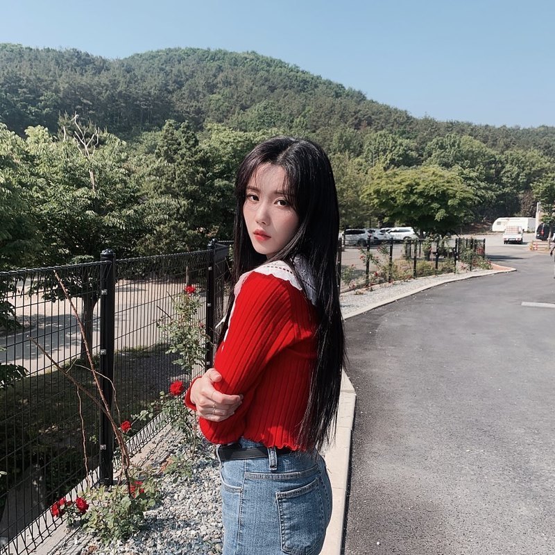 Group IZ*ONE Kwon Eun-bi has revealed its current status.On June 5, IZ*ONE official Instagram posted several photos of Kwon Eun-bi.In the open photo, Kwon Eun-bi is wearing RED costumes and emits alluring beautiful looks.Fans who watched the photo responded Its so beautiful, Eun-Bi and Ill look forward to a new album.On the other hand, the group IZ*ONE, which Kwon Eun-bi belongs to, will release its third mini album Oneiric Diary on June 15th.Park Eun-hae