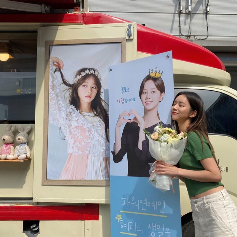 Hyeri thanked his fans.Singer and Actor Hyeri wrote on his Instagram on June 5, Thank you for making me feel like Im always loved, Im so happy for you!and posted a picture.The photo shows Hyeri, who is making a happy face in front of Coffee or Tea, where fans spent their birthdays ahead of him. Hyeri celebrates his 27th birthday on the 9th.kim myeong-mi
