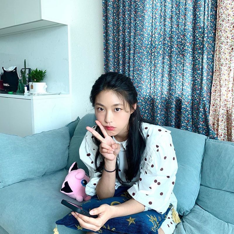Seolhyun has revealed his current situation.Seolhyun released a picture of his recent history on June 5 with his article Chan Mirang through his instagram.The figure of Seolhyun, who is drawing a V-shaped picture toward the camera, is cute.Fans responded with a hot response: The plainclothes Goddess and The semi-bundle-finger.pear hyo-ju