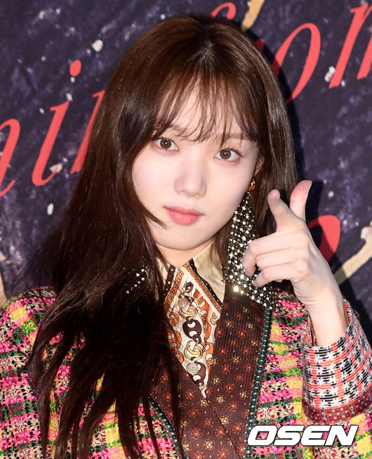 Actor Lee Sung-kyung will make a special appearance on KBS 2TV weekend drama Ive been to you once (playplayplay Yang Hee-seung, director Lee Jae-sang).According to the 5th coverage, Lee Sung-kyung is surprised to appear and shoot in the popular I have been there once.This appearance is said to have been made through the relationship with Yang Hee-seung, who wrote MBC Weightlifting Fairy Kim Bok-joo.Lee Sung-kyung is the Sea that played the role of the main character Kim Bok-ju in the Weightlifting Fairy Kim Bok-ju broadcast in 2016-2017.Lee Sung-kyungs special appearance through such a righteousness is expected to further ignite the fun of the water-up drama.Lee Sung-kyung appeared on SBS Romantic Doctor Kim Sabu 2 which last February and met viewers.On the other hand, I went once is a drama that starts with a turbulent divorce story of Songan who does not have a good day, and eventually penetrates warmly with love and Family love.It has recently become a romance restaurant and has been captivating the house theater. It is broadcast every Saturday and Sunday at 7:55 pm.DB