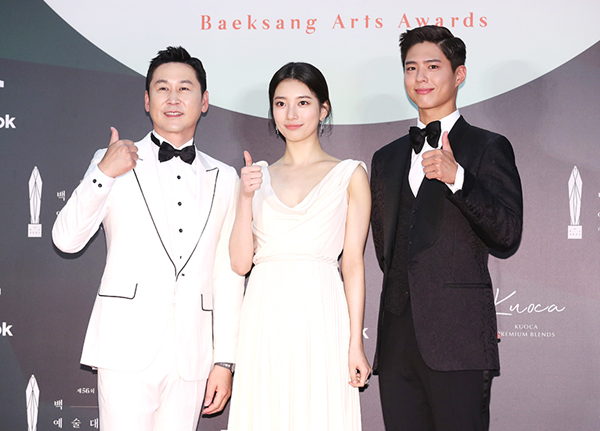 From left) Shin Dong-yup, Bae Suzy and Park Bo-gum pose for the 56th Baeksang Arts Grand Red Carpet and Awards held on the afternoon of the 5th.On the other hand, Baeksang Arts Grand Prize is the only comprehensive art award in Korea that includes TV and movies