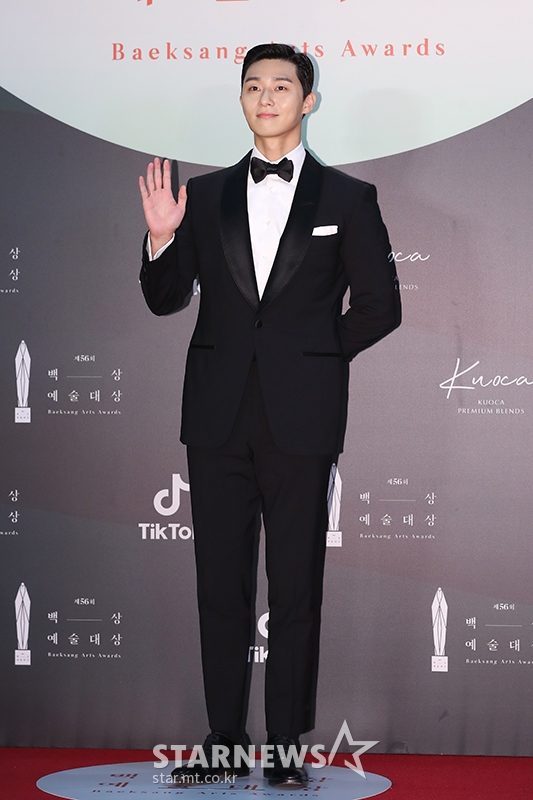 Actor Park Seo-joon poses at the red carpet event of the 56th Baeksang Arts Awards ceremony held in KINTEX, Goyang, Gyeonggi Province on the afternoon of the 5th. / Photos