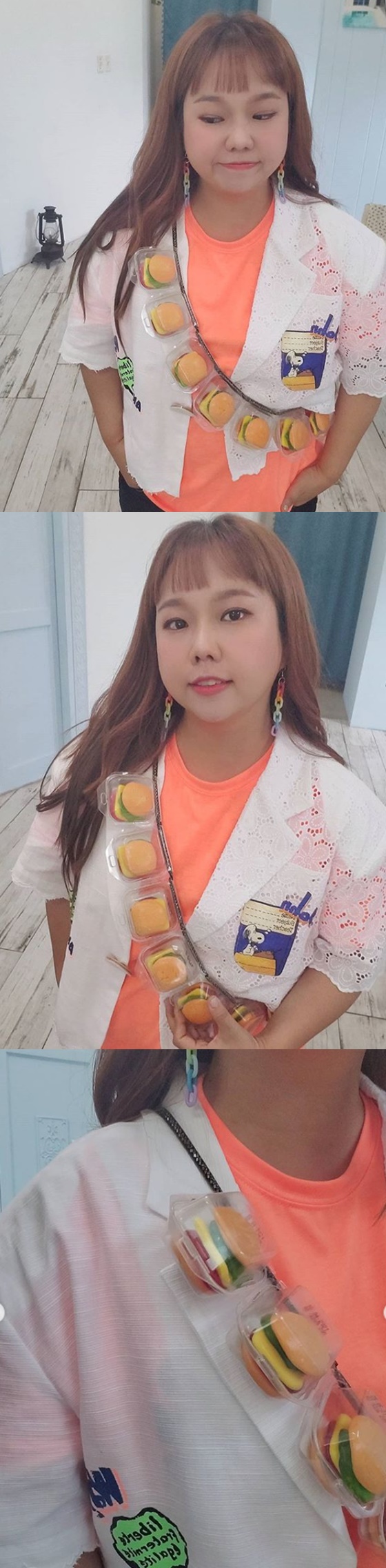 On the morning of the 5th, Hong Hyon-hee released several photos on his Instagram with an article called Hambg Faction.In the photo, Hong Hyon-hee wears a Hamburger-shaped Gelatin dessert on the road and wears it like a bag.Hong Hyon-hee, who likes to eat normally, made a smile by creating Humburger to wear.The netizens who watched the photos responded such as It is a really novel idea, I can eat it at any time when I wear it, Sense is the best, really good idea.Meanwhile, Hong Hyon-hee is appearing on TV Chosun Favour of Wife with her husband Jason.