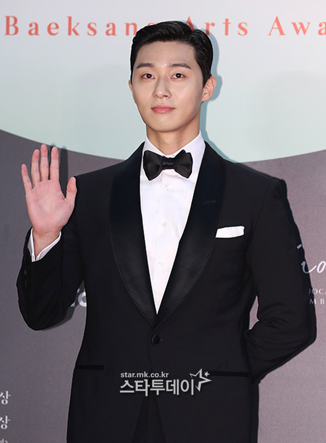 The 56th Baeksang Arts Grand Prize was held at KINTEX 7 Hall in Ilsan, Gyeonggi Province on the afternoon of the 5th.Actor Park Seo-joon is attending the Red Carpet Event held before the Event.The 2020 Baeksang Arts Awards ceremony was held indifferently due to the influence of Corona 19.The awards ceremony was hosted by Shin Dong-yeop, Park Bo-gum and Bae Su-ji.