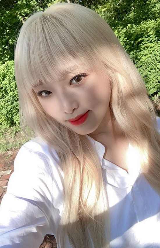 Group IZ*ONE Jena has created a lovely atmosphere to the full.On the 4th, Jena posted two photos on the IZ*ONE official Instagram with an article entitled IZ*ONEchu, I look forward to next week.The photo released showed Jena posing cute under the bright sunshine, with Jenas glowing blonde features.In particular, Jena is looking up with her eyes closed and welcoming the warm sunshine. Lovely Beautiful looks have heartened the fans.Fans who responded to the photos responded such as Jena, Agu cute, Blonde really fits well.Meanwhile, IZ*ONE is appearing on the reality program IZ*ONEchu.