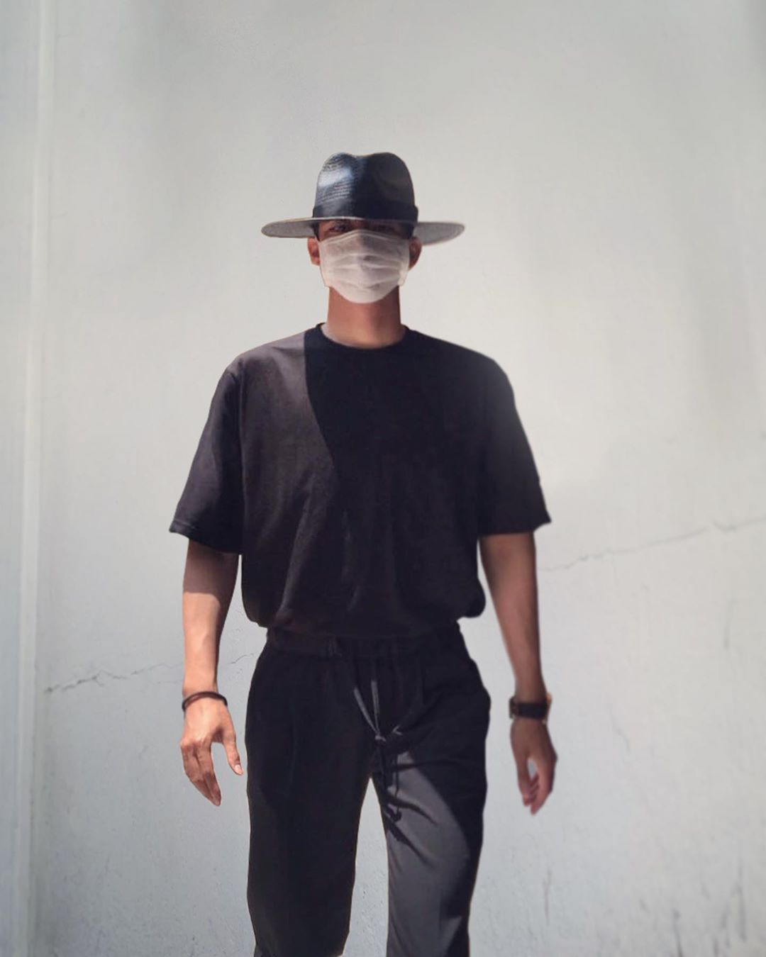 Broadcaster Gwang-hee showed off her model force.Gwang-hee posted a picture on his instagram on the 5th.In the photo, Gwang-hee completed chic fashion with all-black look from black fedora to T-shirts and pants.On the other hand, Park Myeong-su in the post left a comment saying Those Merry Souls?Gwang-hee appeared on MBC What do you do when you play? on May 30th.Photo: Gwang-hee Instagram