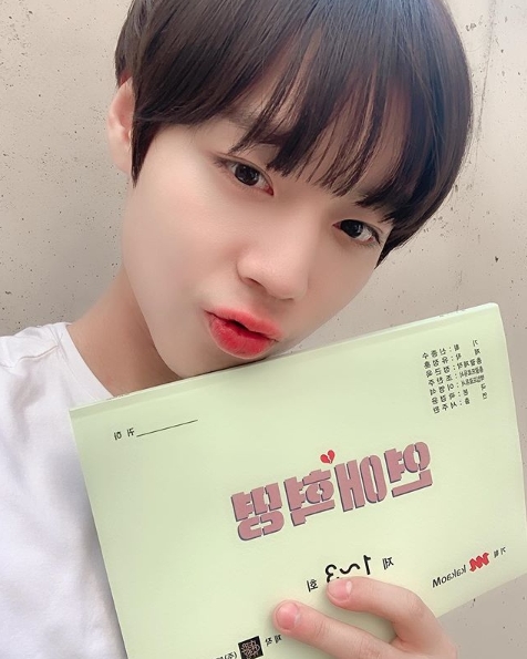 Singer and Actor Park Jihoon love revolution script Celebratory photohas released the book.Park Jihoon posted a picture on his 5th day with his article Hello! Gongju Young through his instagram.Park Jihoon in the public photo is holding a new drama Love Revolution script and Celebratory photo, especially Park Jihoon, who kept his lips out for the camera and emanated a cute charm that made fans heartbeat.Park Jihoon was cast as the digital original drama Love Revolution Gong Ju-young, who started filming this month and will be broadcast in the second half of this year.Photo: Park Jihoon Instagram