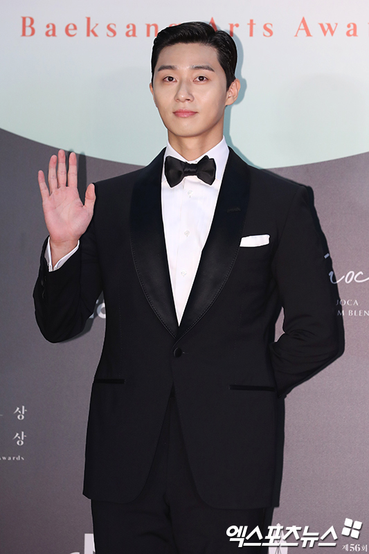 Actor Park Seo-joon, who attended the 56th Baeksang Arts Grand Prize (2020) Red Carpet held at KINTEX 7 Hall in Ilsan, Gyeonggi Province on the afternoon of the 5th, has photo time.This year, Baeksang Arts Awards will be held indifferently due to the aftermath of the new Corona virus infection (Corona 19), and will be broadcast live on JTBC, JTBC2 and JTBC4 at the same time.