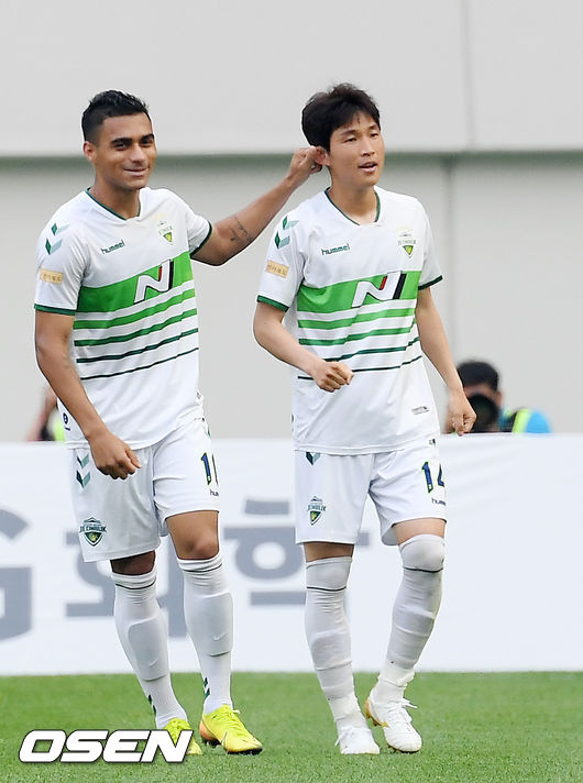 On the afternoon of the 6th, Seoul Suwon World Cup Stadium held 2020 Hanawon K League 1 FCSeoul and North Jeolla Province Hyde.North Jeolla Province Lee Seung-gi is delighted after a shot in the second half.