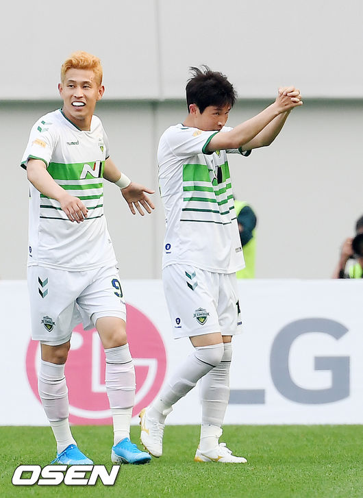 On the afternoon of the 6th, Seoul Suwon World Cup Stadium held 2020 Hanawon K League 1 FCSeoul and North Jeolla Province Hyde.North Jeolla Province Lee Seung-gi is delighted after a shot in the second half.