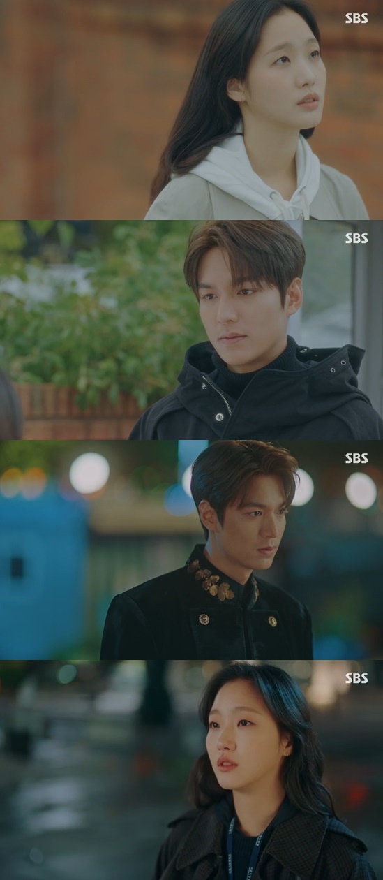 With The King Lee Min-ho going for a long, long time to meet Kim Go-eun, Kim Go-euns Memory began to change.In the 14th episode of SBSs Golden Dragon Drama The King: The Monarch of Eternity, which was broadcast on the 5th, Kang Shin-jae (played by Kim Kyung-nam) learned why he came to Korea.Lee Min-ho, who was in crisis because of Luna (Kim Go-eun), was fortunately woken up, and Lee told Cho Young (Woo Do-hwan) that he was the one who saved him on a back-to-back night.And I think that the night of the reverse is today. Lee told Kim Go-eun to leave without saying anything and tell him that he was sorry, and then headed to the Korean Empire.Irim (Lee Jung-jin) also returned to the night of the reverse, when the ink was united at the door of the dimension, the ink was taken to the moment when he wanted to save himself.Igon wanted to save the two worlds from Irim, and Irim wanted to save himself failing the reverse.Irim told himself to reveal the secret of his past and to kill him from the young age, but the past Irim killed him from the beginning and repeated his mistakes, and Igon traced it after saving himself.The man who made the retreat of Irim was the son of Lee Jong-in (Jeon Mu-song).Igon wanted to come back, but it was 1994 beyond the dimension door, only a parallel movement in the half of the expression, and only a time axis when the expression became one.To get to 2020, I had to wait 26 years. Four months was the time in the door.Lee had reported to the police to prevent the death of a family member Song Jung-hye (Seo Jeong-yeon), but it was already after the incident.And she came to see her, who was five years old, and she shed tears while waiting for her.It was election day in 2016 when Igon came back to see Jeong Tae-eul, who Memory that he had seen her when she was five years old.Igon handed the head strap to Jung Tae-eun, who was looking for a head strap to tie his head. When he was surprised, he said, I like it.I was just about to. Its sad when you dont know me. Thats why Im here. To remain your memory today.We live another time now. He said, Please do not get tired until I arrive. I will meet you again at Gwanghwamun.When Jung Tae-eul asked, Why are you meeting again? Igon said, Because thats our destiny.The reason why I can not come to see you at all moments is because the cracks in the food are getting worse. And now again, I remember meeting Igon at Gwanghwamun, who was stabbed to death by Luna.Unlike the past, which tried to arrest Lee, Jung Tae-eul recognized Lee Gon in the middle of Gwanghwamun in Maximus.I thought Id regret it if I didnt do this now, said Jeong Tae-eul, who is interested in whether the time for the two can come back.Photo = SBS Broadcasting Screen