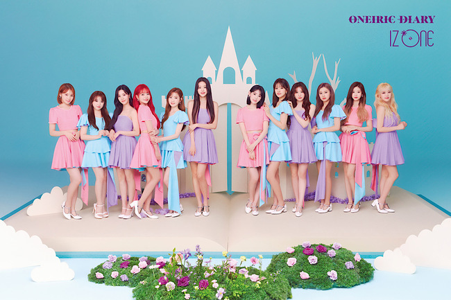 Group IZ*ONE (IZ*ONE) has released a new album, Official Photos.IZ*ONE released its third Oneiric version of the Mini album Oneiric Diary on official SNS from June 5th to 7th.Following the fresh and youthful Diary version, the Oneiric version of the individual and group official photo featured SinBrow and Elegance visuals from IZ*ONE members.The 12 members showed off their goddess force with a white & silver color dress look, and the delicate hologram background was added to it and completed a fantastic mood.On the 6th and 7th, another official photo of Oneiric Diary was released in succession.IZ*ONE, dressed in a mini dress of lavender, pink and sky-colored, captivated her eyes with a unique charm in front of a paper-made castle.pear hyo-ju