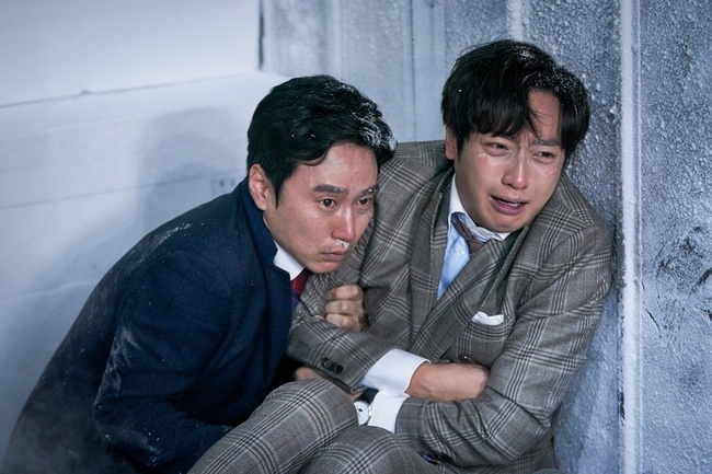 The Good Casting Lee Sang-yeob explosions the ultimate comic act with the frozen warehouse Incarceration, which is a style-breaking robe.SBS Wall Street drama Goodcasting (playplaywright Park Ji-ha/director Choi Young-hoon/Produced Box Media) is a cider action comedy drama about the story of women who were pushed out of the NISs current position as they conducted a camouflage infiltration operation.Lee Sang-yeob is playing the role of Yoon Seok-ho, CEO of Ilkwang Hitech, who questions his fathers sudden death and digs into the secret.In this regard, Lee Sang-yeob will put down the image of the gentlemans flower for a while and show off the irreplaceable comic Acting on June 8th.In the play, Yoon Seok-ho and his performance secretary, Byun Woo-suk (Heo Jae-ho), are trapped in a frozen warehouse that does not match each other in a suit.They are shaking in a frozen warehouse where the state of the castle, which is all over the place, is guessing the temperature of the trembling, hugging each other to feel their body temperature.Especially, the two people are frozen from head to toe, and they are saddened by the appearance of frozen fish such as white hair, red nose, and tears.Eventually, two men burst into tears and screamed.Two men, a duo of Ilkwang Hitech fantasy, are curious about why they are crying in an unexpected space called frozen warehouse.Lee Sang-yeobs frozen warehouse Incarceration scene was filmed in Jangheung-ri, Tanhyeon-myeon, Paju, Gyeonggi-do last winter.Lee Sang-yeob and Huh Jae-ho laughed at each other after watching each other after finishing a real face makeup in a frozen state for the scene.In addition, the two went up to the frozen truck and rehearsed, but they could not stop laughing and made the scene become a laughing voice.And when the shooting started, he explosed the comic instinct he had hidden, shivering the limbs of the oddles, and eventually he made the act of crying like a child, and he spread out the act and tasted it.kim myeong-mi