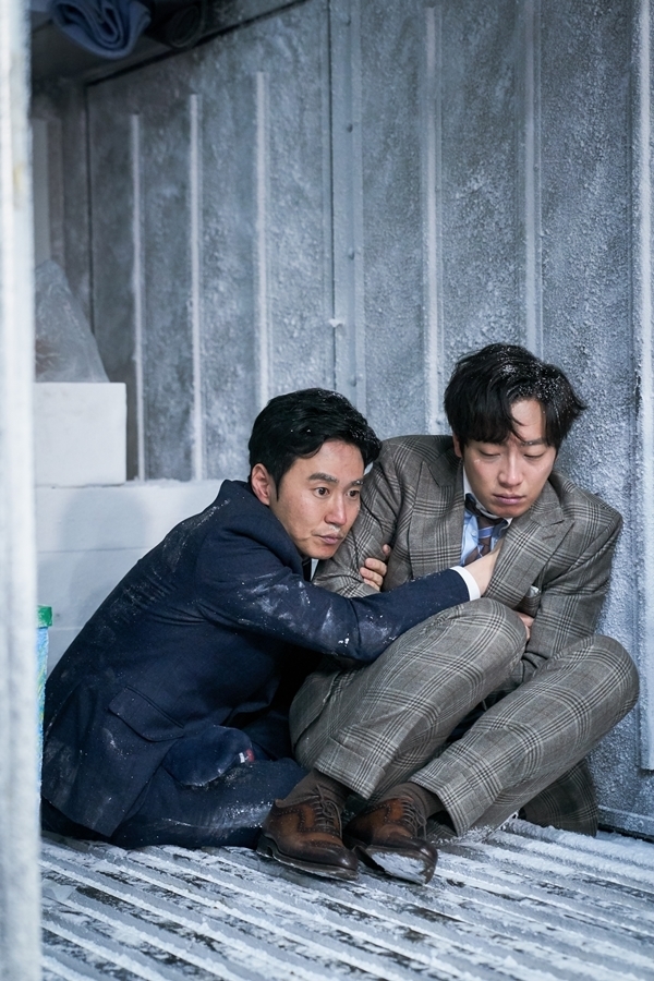 The Good Casting Lee Sang-yeob explosions the ultimate comic act with the frozen warehouse Incarceration, which is a style-breaking robe.SBS Wall Street drama Goodcasting (playplaywright Park Ji-ha/director Choi Young-hoon/Produced Box Media) is a cider action comedy drama about the story of women who were pushed out of the NISs current position as they conducted a camouflage infiltration operation.Lee Sang-yeob is playing the role of Yoon Seok-ho, CEO of Ilkwang Hitech, who questions his fathers sudden death and digs into the secret.In this regard, Lee Sang-yeob will put down the image of the gentlemans flower for a while and show off the irreplaceable comic Acting on June 8th.In the play, Yoon Seok-ho and his performance secretary, Byun Woo-suk (Heo Jae-ho), are trapped in a frozen warehouse that does not match each other in a suit.They are shaking in a frozen warehouse where the state of the castle, which is all over the place, is guessing the temperature of the trembling, hugging each other to feel their body temperature.Especially, the two people are frozen from head to toe, and they are saddened by the appearance of frozen fish such as white hair, red nose, and tears.Eventually, two men burst into tears and screamed.Two men, a duo of Ilkwang Hitech fantasy, are curious about why they are crying in an unexpected space called frozen warehouse.Lee Sang-yeobs frozen warehouse Incarceration scene was filmed in Jangheung-ri, Tanhyeon-myeon, Paju, Gyeonggi-do last winter.Lee Sang-yeob and Huh Jae-ho laughed at each other after watching each other after finishing a real face makeup in a frozen state for the scene.In addition, the two went up to the frozen truck and rehearsed, but they could not stop laughing and made the scene become a laughing voice.And when the shooting started, he explosed the comic instinct he had hidden, shivering the limbs of the oddles, and eventually he made the act of crying like a child, and he spread out the act and tasted it.kim myeong-mi