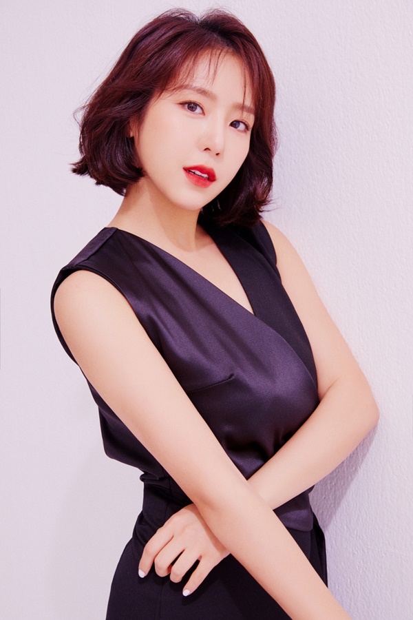 A new profile photo of Actor Ye-won has been released.Drama, entertainment, radio, etc. Actor Ye-won, who is loved by the pale color, has a different charm and concept digestion.In the public photos, Ye-wons hairstyle transform, which was cut with short hair, stands out. Natural makeup attracts her attention with more purity.In addition, the beige minimal look is stylishly digested to show the aspect of the atmosphere goddess.On the other hand, the appearance of black dress is more revealing of the allure of Ye-won, which has matured by adding a provocative mood with red lip and slightly open dress.Especially, the deepened eyes and the smile with the slightly mouthed corners make the eyes look at the professionalism of Ye-won, which has different expressions and moods according to the style and style.Ye-won, who has emanated his presence with the gap charm of the drama and the drama, will appear as the general secretary of the apartment womens association where mysterious events take place in MBCs new tree Drama Miss Lee Knows (playplayplay by Seo Young-hee and director Lee Dong-hyun), and meet viewers with unhateable pumsoumi.Actor Ye-won, who has been attracting attention by releasing new profile photos, is expected to continue some colorful activities in the future.