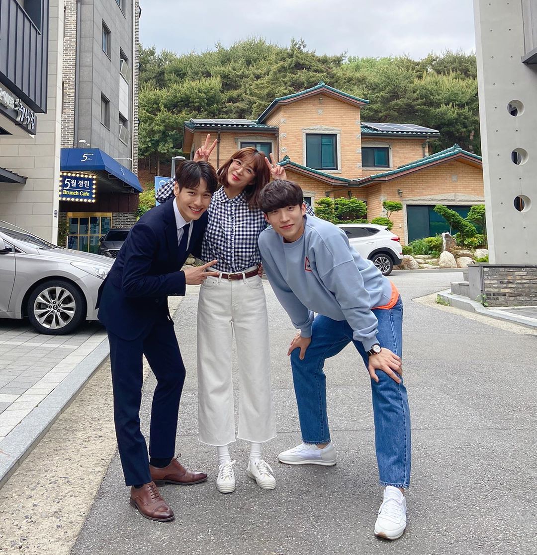I went once Lee Cho-hee certified a triangular group photo with Lee Sang Yi and Ji Il-joo.Lee Cho-hee released a group photo with Actor Ji Il-joo and Lee Sang Yi on his instagram on the 7th, along with I went to left Younghoon right Park Jae-seok # once more.Lee Cho-hee, Ji Il-joo, and Lee Sang Yi in the photo stand up and leave a photo shoot certification photo.Ji Il-joo stands on the left side of Lee Cho-hee and Lee Sang Yi stands side by side on the right.The three people laughed at the comic triangle episode in the KBS2 Weekend drama I went once broadcast on the day.Park Jae-seok (Lee Sang Yi), who saw his ex-boyfriend, Younghoon (Ji Il-joo), who broke up with Song Dae-hee, come to see him and pour out his words, gave a nice blow.Song Dae-hee also hit the cheek of Younghoon and made him excited.Three of the triangular relationships in the play, but only group photos are warm. Lee Cho-hee smiles brightly as she poses for the stretch V.Actor Ji Il-joo said, I really thought a lot and reflected a lot when I was right today...I can not give you a chance again  ?The netizens also said, My sister was really cute when I hit her today. Its so funny. Im so cool to slap my cheek, I envy you.Hunnami from left to right, and cute .Lee Cho-hee, on the other hand, is a song star of KBS2 Weekend drama Ive Goed Once and is receiving great support for his romance with Park Jae-seok (Lee Sang Yi).Photo Lee Cho-hee SNS