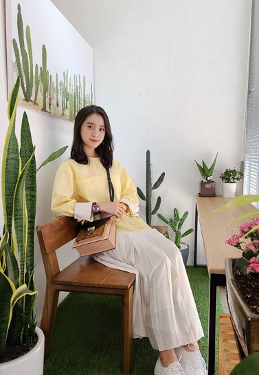 Hyeolim, from the group Wonder Girls, boasted a bright look.On the 8th, Hyeolim posted a picture with a heart emoticon through his instagram.In the open photo, Hyeolim is sitting on a chair and looking at the camera. Hyeolim is wearing a yellow top and a long skirt, creating a bright atmosphere.On the other hand, Hyeolim is appearing on boyfriend and Taekwondo player Shin Min-chul and MBC Broken is losing and marriages in July.Photo: Hyeolim Instagram