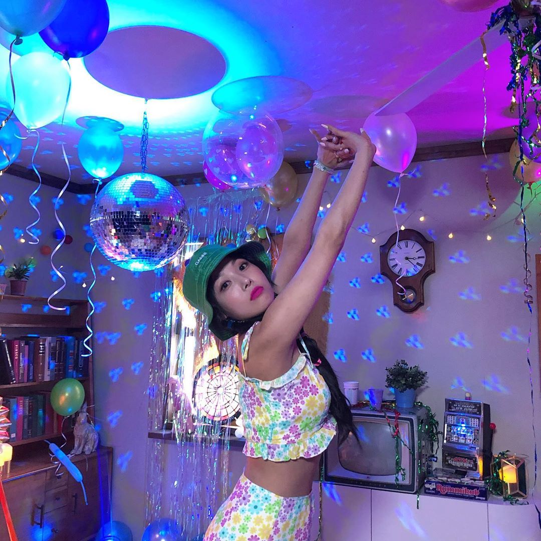 Singer Yubin has released a picture of the concept of Nepep.Yubin posted several photos on his Instagram account on the 8th, along with an article entitled Nepepep dae Emission 02.In the open photo, Yubin is dressed in colorful costumes and decorating the room with various party supplies. Yubins playful look and hip atmosphere attracted Eye-catching.With her hair braided in a pair of lambs, Yubin has been a refreshing attraction in many photographs, admiring the youthful atmosphere unique to Yubin and the innocent visuals.In addition, Yubin laughed by adding Hashtag, # If you play like this, your mother will be playing a backscratching.Yubin released the digital single Nepepep (ME TIME) on May 21.Photo = Yubin Instagram