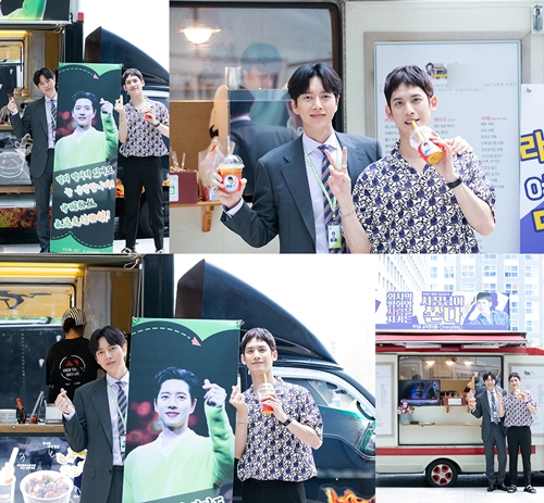 The fans were on the Actor.With the real-life friendship of Actor Park Hae-jin and Park Ki-woong appearing in the MBC tree miniseries Lame Inter (playplay/Shin So-ra, directing/male actor, production/studioHIM) being a hot topic, two fans have sent hearty cheering gifts together to the set, doubling the warmth.Lame International is a work that contains a disgusting and exciting revenge of a man who is the worst manager of the company who managed to leave the company as a subordinate.It is a drama that expects empathy through the story of a real job because people called Daedae are showing the message that we will eventually become together with generations and generations.Park Hae-jin, the chief executive of the ramen company, is in the middle of the drama, and the two mens revenge begins when he meets his boss Lee Man-sik (Kim Eung-soo), who put himself in a pit of hardship during the time of The Intern, with his senior The Inter.Park Ki-woong was the CEO of the food company, Namgung Junsu, who works for the company.The two actors are playing a romance that they have nervously nervous viewers with their own fierce fights, breaking up with a manager of the hot-aired man and a man who puts him in danger every time in Lame Inter, which is both a topic and TV viewer ratings.When I meet, I am two people who emit a strange atmosphere and cause events, but in reality I am famous for my best friend.In particular, the two actors are actors who maintain an excellent sense of acting ability, and the industry knows that the instantaneous smoke suction power is strangely similar to that of the best friend.The two fans also came out to cheer on Actors and received a big applause at the Park Ki-woong fan cafe, comforting Actor and Staff on the scene where Park Hae-jins fan club, China Club Jeans, sent a snack car to the scene and was tired of shooting.Park Hae-jins fans, who resemble Actors, are more talked about because they do not stop cheering by sending snacks to Korea because of the prolonged Corona 19 problem, but they do not stop their support by donating hand disinfectant masks under the Actor name.Meanwhile, Drama Lame International will be broadcast simultaneously on MBC and its representative OTT Wave every Wednesday and Thursday at 8:55 pm.