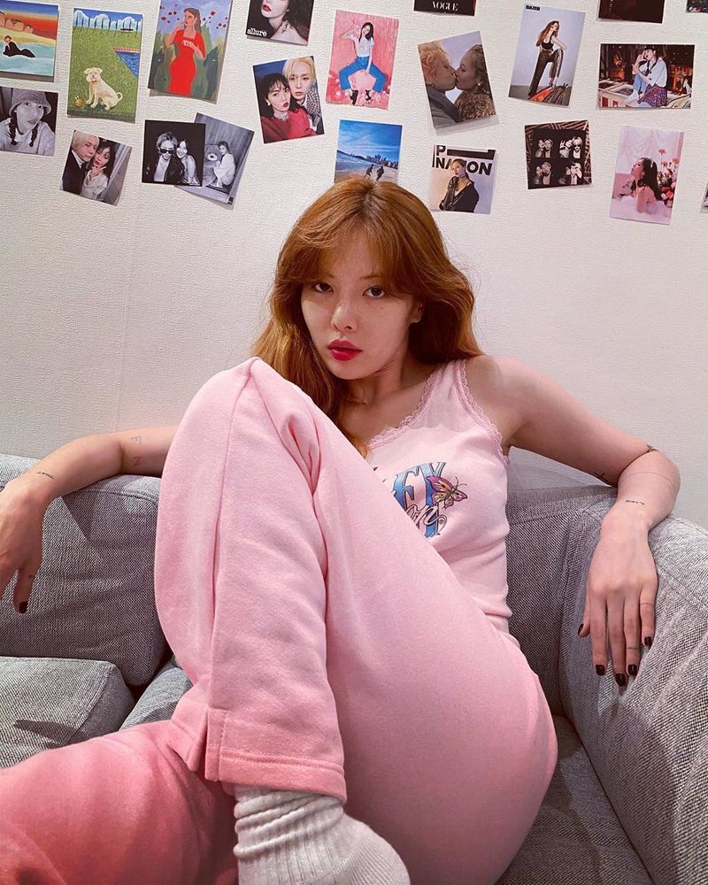 Singer Hyuna showed off her free routine.Hyuna posted several photos on her instagram on June 9 without any other words.In the photo, Hyuna is sitting on the sofa in a pink sleeveless T-shirt and a training suit and taking a comfortable posture.In addition, the free pose and the relaxed expression focused on the attention of the netizens.The netizens who saw this responded that Hyunas ability to digest such clothes and It would have been hard for anyone to fit in.seo ji-hyun