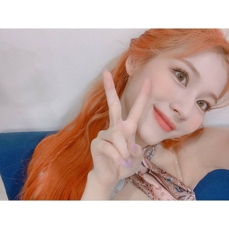 Group TWICE member Sana has shared the latest.Sana posted several photos on June 9th, along with an article entitled Issuance Day on the official Instagram of TWICE.In the photo, Sana is making various facial expressions with the appearance of SBS popular song. It boasts a beautiful atmosphere and a clear eye, and it focuses attention.park jung-min