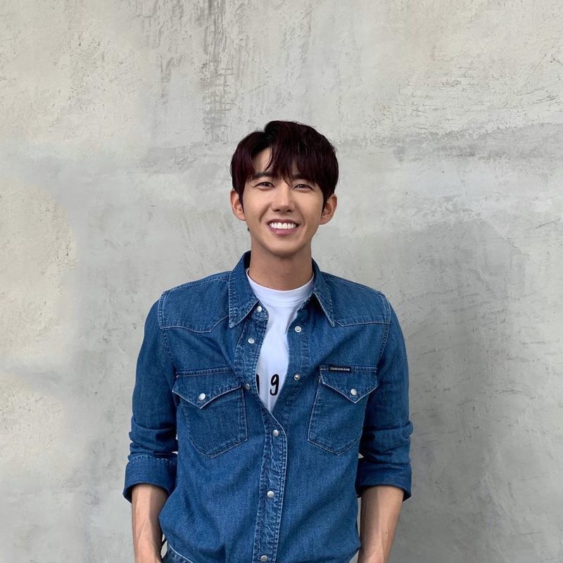 Hwang Kwanghee has released an extraordinary bust shot.Hwang Kwanghee released two photos on his Instagram on June 9th, looking at the camera.It shows a smile and, on the contrary, a charismatic expression, which attracts attention by showing a variety of charms.pear hyo-ju