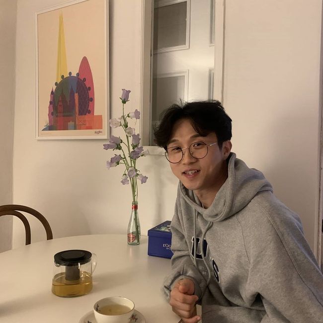 Comedian Park Sung-Kwang also joined the Rup Stargram Big Heat.Park Sung-Kwang posted a picture and a picture of Time with You on his instagram on the 9th day.Inside the picture is a picture of Park Sung-Kwang enjoying tea while drinking tea.Park Sung-Kwang, who is comfortable in a gray hoodie and comfortable, smiles wide as he looks at the camera.Especially, through the phrase time with you, you can guess that Park Sung-Kwang is with someone.As I have recently been with my wife Isol in Sangmangmong, I can guess as Lupstargram.Meanwhile, Park Sung-Kwang is currently appearing on SBS Same Bed, Different Dreams 2: You Are My Dest - You Are My Destiny with his wife Isol.The two delayed marriage ceremony to August due to the aftermath of the new corona virus infection (Corona 19).